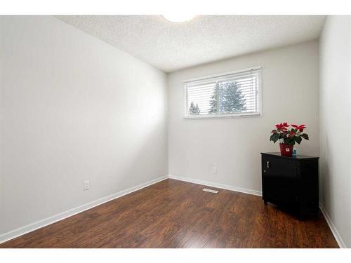 44 Woodbrook Place Sw, Calgary, AB - Indoor Photo Showing Other Room