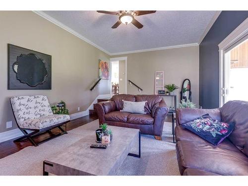 285223 Rr11, Crossfield, AB - Indoor Photo Showing Living Room
