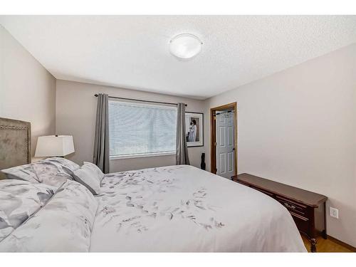 57 Harvest Oak Circle Ne, Calgary, AB - Indoor Photo Showing Bedroom