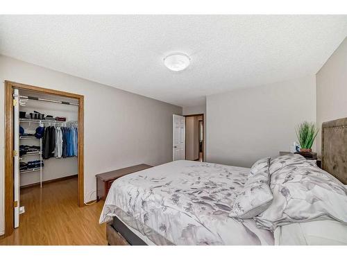 57 Harvest Oak Circle Ne, Calgary, AB - Indoor Photo Showing Bedroom