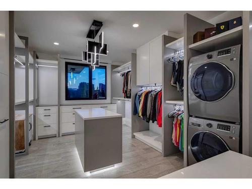 914 Crescent Road Nw, Calgary, AB - Indoor Photo Showing Laundry Room