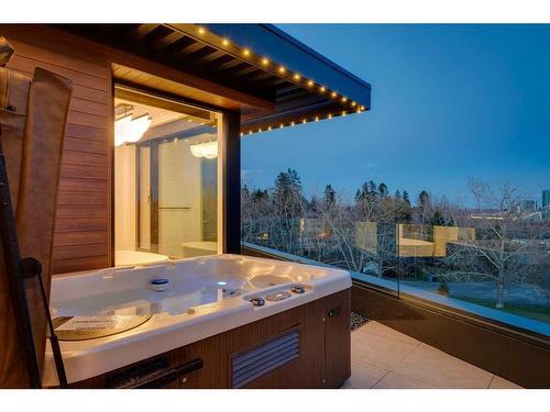 914 Crescent Road Nw, Calgary, AB - Outdoor