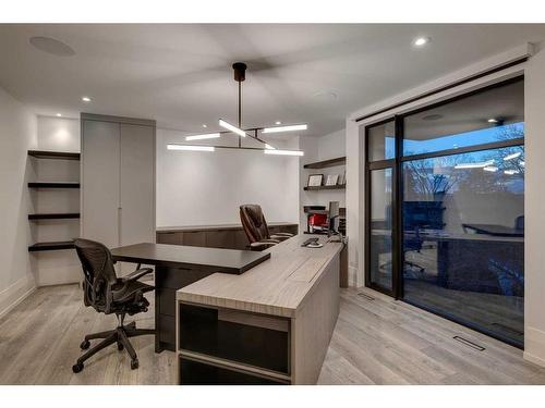 914 Crescent Road Nw, Calgary, AB - Indoor Photo Showing Office