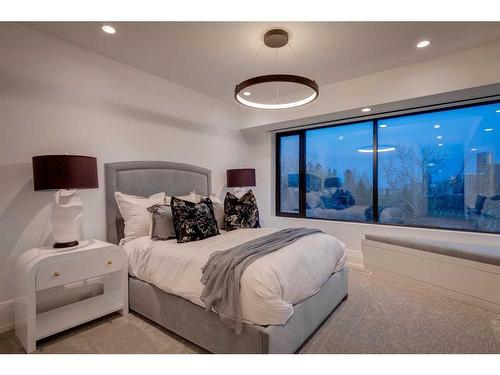 914 Crescent Road Nw, Calgary, AB - Indoor Photo Showing Bedroom