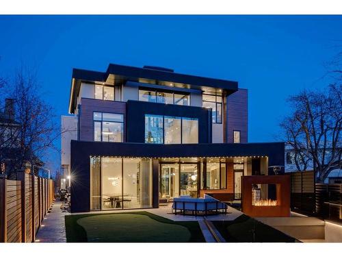 914 Crescent Road Nw, Calgary, AB - Outdoor With View