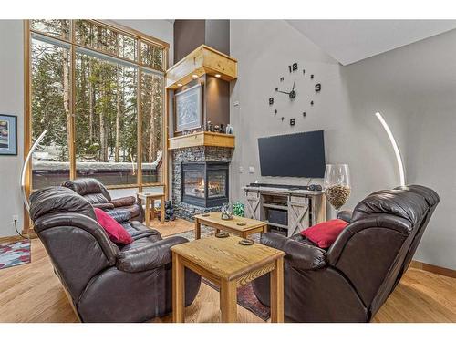 622-107 Armstrong Place, Canmore, AB - Indoor Photo Showing Living Room With Fireplace