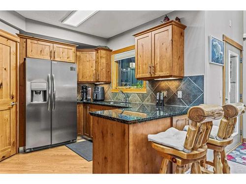 622-107 Armstrong Place, Canmore, AB - Indoor Photo Showing Kitchen