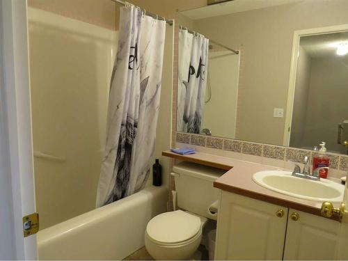 16 Catalina Circle Ne, Calgary, AB - Indoor Photo Showing Bathroom