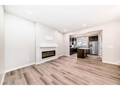 612 Baywater Manor Sw, Airdrie, AB - Indoor Photo Showing Living Room With Fireplace