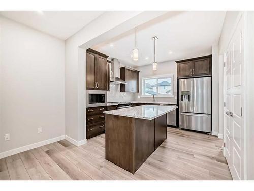 612 Baywater Manor Sw, Airdrie, AB - Indoor Photo Showing Kitchen With Upgraded Kitchen