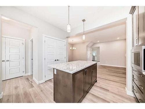 612 Baywater Manor Sw, Airdrie, AB - Indoor Photo Showing Kitchen