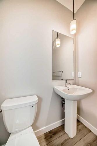 612 Baywater Manor Sw, Airdrie, AB - Indoor Photo Showing Bathroom