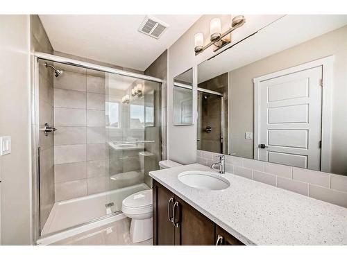 612 Baywater Manor Sw, Airdrie, AB - Indoor Photo Showing Bathroom