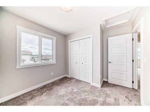 612 Baywater Manor Sw, Airdrie, AB - Indoor Photo Showing Other Room