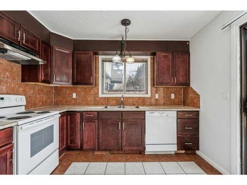 15123 Deer Run Drive Se, Calgary, AB - Indoor Photo Showing Kitchen With Double Sink