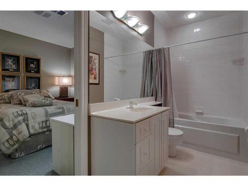 23 Prominence Point Sw, Calgary, AB - Indoor Photo Showing Bathroom