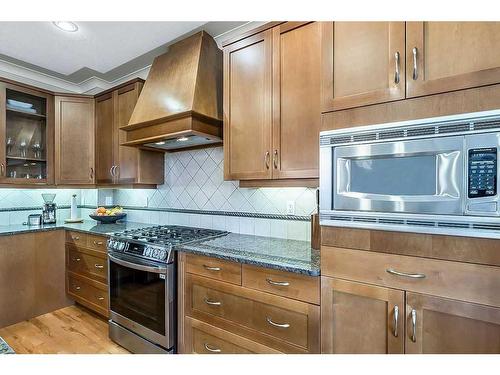 122 35 Street Nw, Calgary, AB - Indoor Photo Showing Kitchen