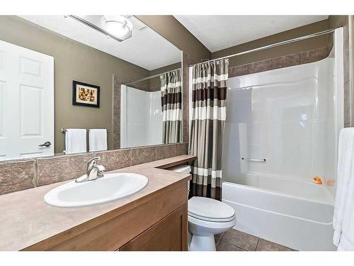 122 35 Street Nw, Calgary, AB - Indoor Photo Showing Bathroom