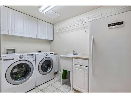 122 35 Street Nw, Calgary, AB - Indoor Photo Showing Laundry Room