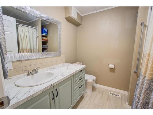 70 Westover Avenue, Claresholm, AB - Indoor Photo Showing Bathroom