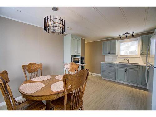 70 Westover Avenue, Claresholm, AB - Indoor Photo Showing Dining Room
