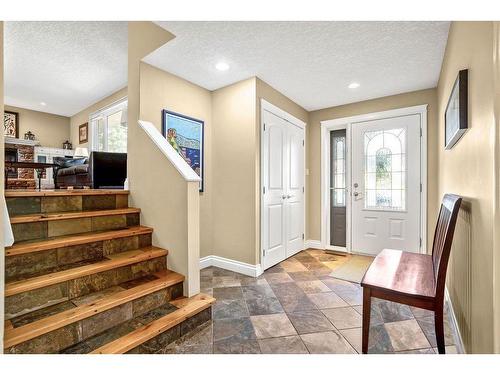 2715 48 Avenue Nw, Calgary, AB - Indoor Photo Showing Other Room