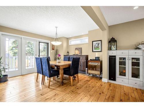 2715 48 Avenue Nw, Calgary, AB - Indoor Photo Showing Dining Room