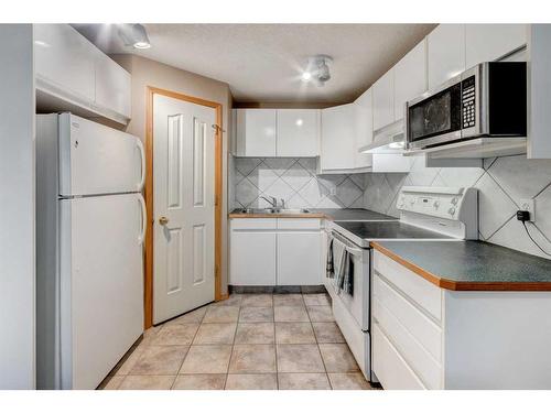115 Bow Ridge Crescent, Cochrane, AB - Indoor Photo Showing Kitchen With Double Sink