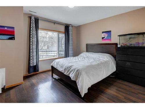 115 Bow Ridge Crescent, Cochrane, AB - Indoor Photo Showing Bedroom