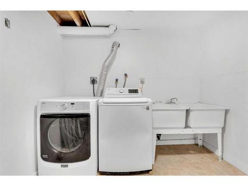 89 Bermuda Way Nw, Calgary, AB - Indoor Photo Showing Laundry Room
