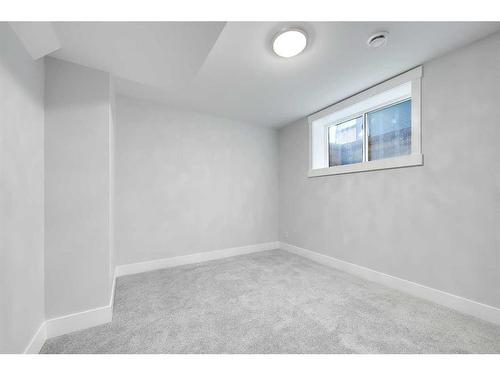 3420 Exshaw Road Nw, Calgary, AB - Indoor Photo Showing Other Room