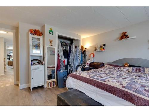 1239 Downie Street, Carstairs, AB - Indoor Photo Showing Bedroom