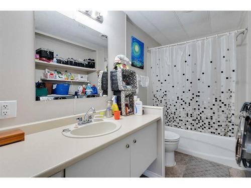1239 Downie Street, Carstairs, AB - Indoor Photo Showing Bathroom
