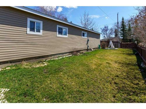1239 Downie Street, Carstairs, AB - Outdoor