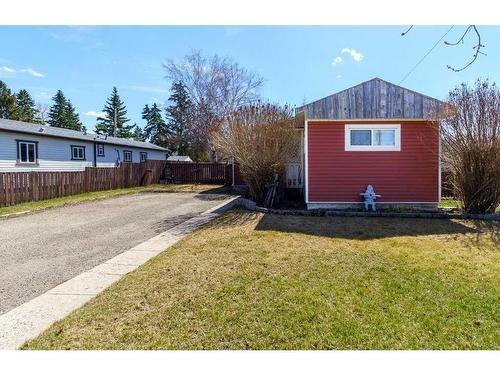 1239 Downie Street, Carstairs, AB - Outdoor
