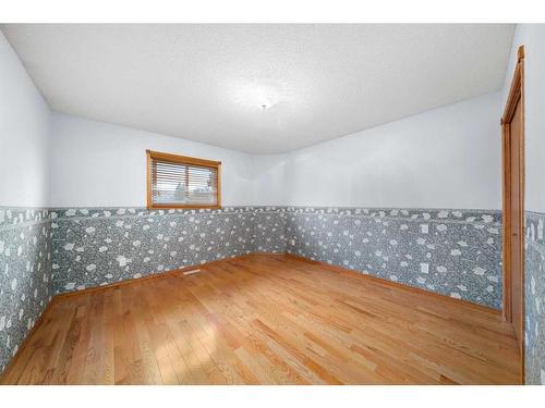 309 32 Avenue Ne, Calgary, AB - Indoor Photo Showing Other Room