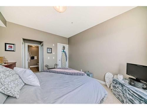 205-88 Arbour Lake Road Nw, Calgary, AB - Indoor Photo Showing Bedroom