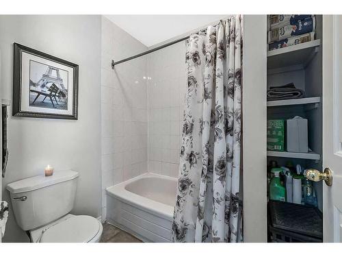 6-3707 16 Avenue Se, Calgary, AB - Indoor Photo Showing Bathroom
