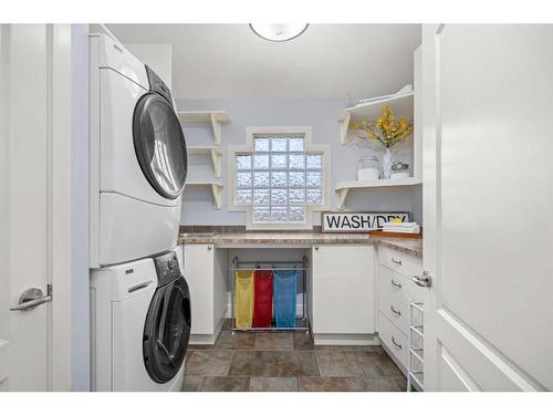 2518 7 Avenue Nw, Calgary, AB - Indoor Photo Showing Laundry Room