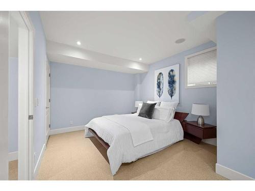 2518 7 Avenue Nw, Calgary, AB - Indoor Photo Showing Bedroom