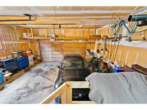 27 Strabane Place Sw, Calgary, AB - Indoor Photo Showing Garage