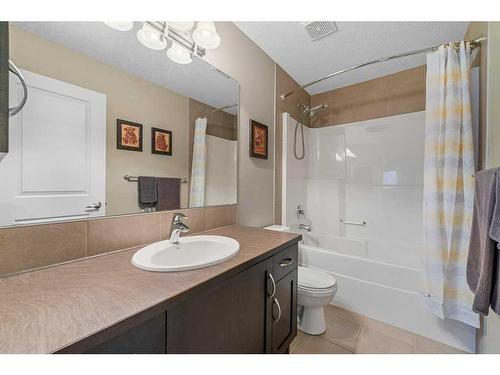 456 Mahogany Boulevard Se, Calgary, AB - Indoor Photo Showing Bathroom