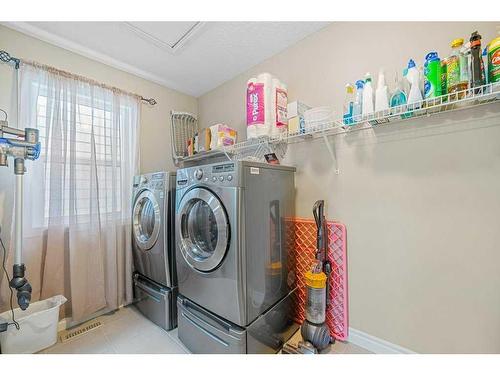 456 Mahogany Boulevard Se, Calgary, AB - Indoor Photo Showing Laundry Room