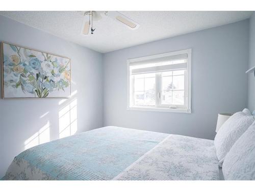 263 Hawkwood Drive Nw, Calgary, AB - Indoor Photo Showing Bedroom