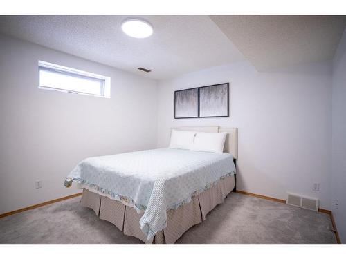 263 Hawkwood Drive Nw, Calgary, AB - Indoor Photo Showing Bedroom