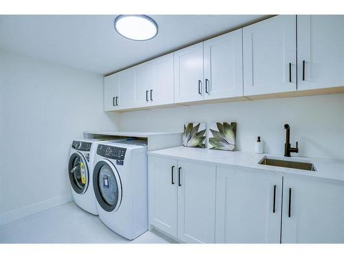 327 47 Avenue Sw, Calgary, AB - Indoor Photo Showing Laundry Room