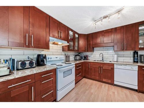 103-1917 24A Street Sw, Calgary, AB - Indoor Photo Showing Kitchen