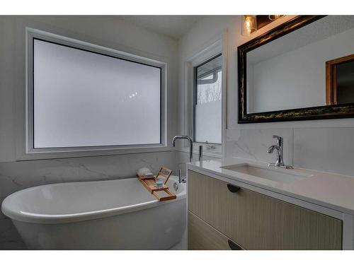106 Arbour Ridge Heights Nw, Calgary, AB - Indoor Photo Showing Bathroom