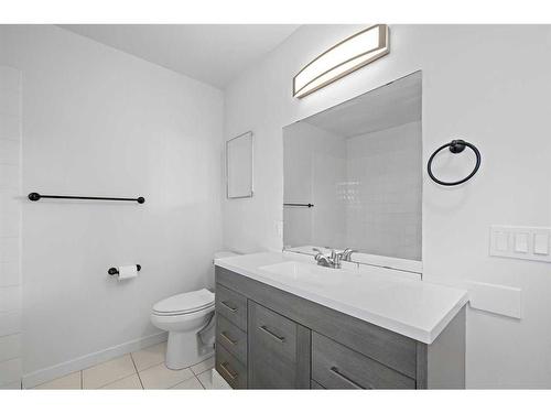 411-2520 Palliser Drive Sw, Calgary, AB - Indoor Photo Showing Bathroom
