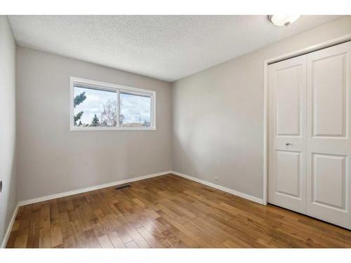 323 Madeira Close Ne, Calgary, AB - Indoor Photo Showing Other Room